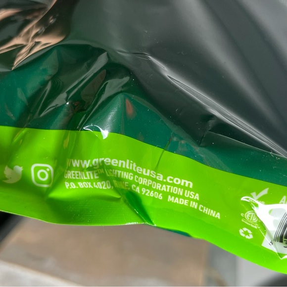 One Greenlite Tier 1 Advanced 7 Outlet Surge Power Strip 1440 Joules For TV, PC - Picture 8 of 16